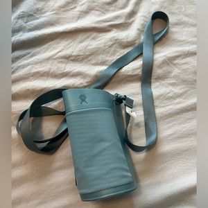 Medium Hydroflask Tag Along Water Bottle Sling - EUC